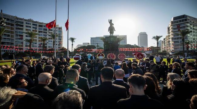 CHP İzmir Atatürk'ü minnetle andı