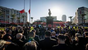 CHP İzmir Atatürk'ü minnetle andı