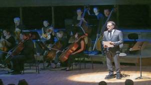 İzmir'de Ata'ya özlem notalarla yankılandı