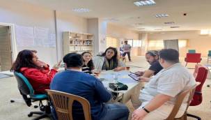 İzmir'de gençlere belediye çalışmaları hakkında eğitim