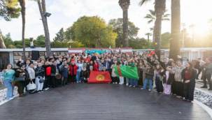 Başkan Tugay Dünya Türk Dili Ailesi Günü'nü öğrencilerle birlikte kutladı