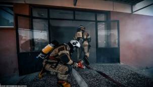 İtfaiye ekiplerinden polis okulunda yangın tatbikatı