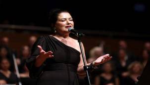 "İzmir Korosundan Sonbahar Tınıları"