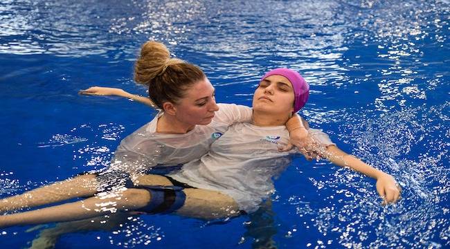 Suyun iyileştirici gücüyle engeller aşılıyor