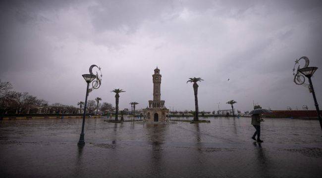 İzmir Büyükşehir Belediyesi ekipleri yağış nöbetinde