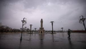 İzmir Büyükşehir Belediyesi ekipleri yağış nöbetinde