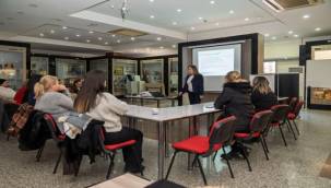 İzmirli yurttaşlar, rahim ağzı kanserine karşı bilinçleniyor