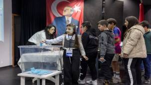 Konak'ın Çocuk Meclisi'nde seçim heyecanı