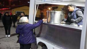 Soğuk kış sabahlarında çorba ikramı yapılıyor