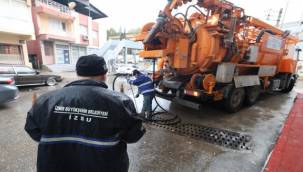 İzmir'de kuvvetli yağış ve fırtına alarmı