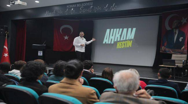 Gençler 'Hibrit Kariyer Zirvesi' için Konak'ta bir araya geldi