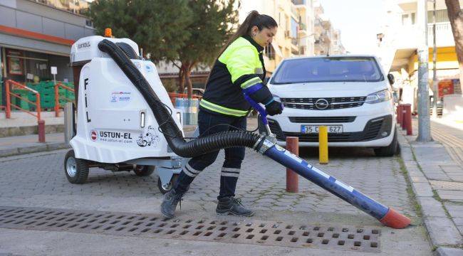 Konak'tan temizliğe pratik çözüm: Filler görev başında