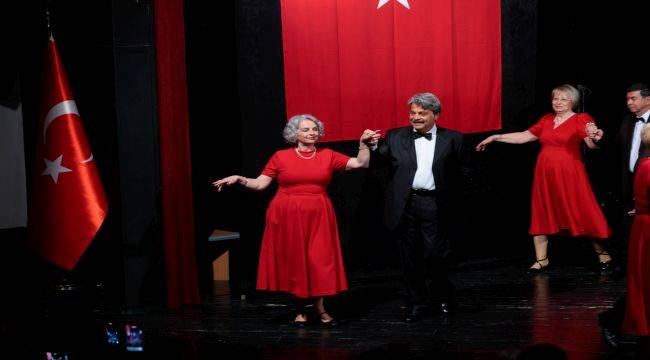 Konak'tan Yaşlılara Saygı Haftası'nda gençlere taş çıkaran performans