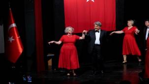 Konak'tan Yaşlılara Saygı Haftası'nda gençlere taş çıkaran performans
