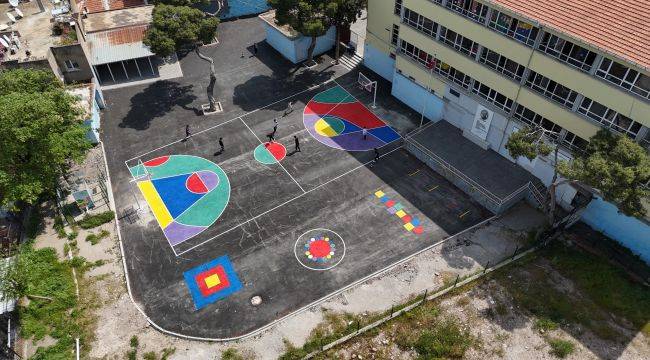 Konak'ta 'renkli dokunuş' okul bahçelerine de geldi