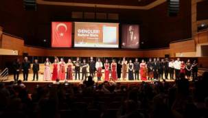 Gençler sahneye sahip çıktı