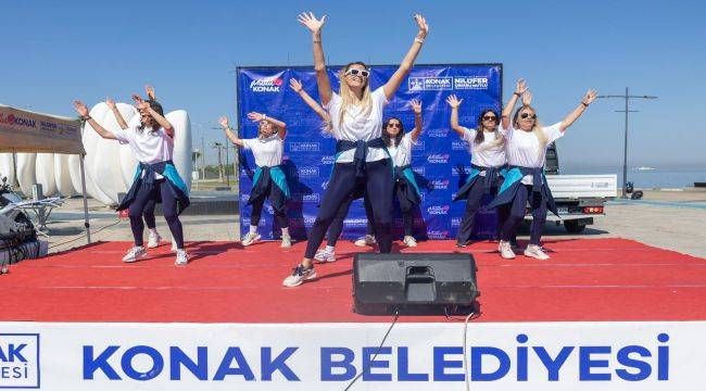 Konaklı annelerden Anneler Günü dansı