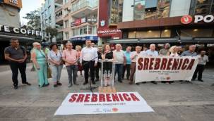 Srebrenitsa'da katledilen canlar Konak'ta anıldı