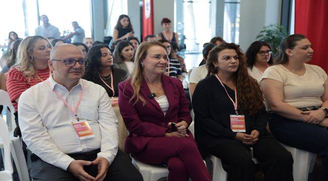 Genç kadınlar sesini Konak'tan yükseltti
