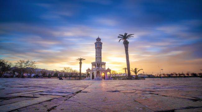 İzmir'in dijital rehberi yenilendi