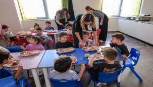 Büyükşehir Yuvamız İzmir'deki minikleri de unutmuyor