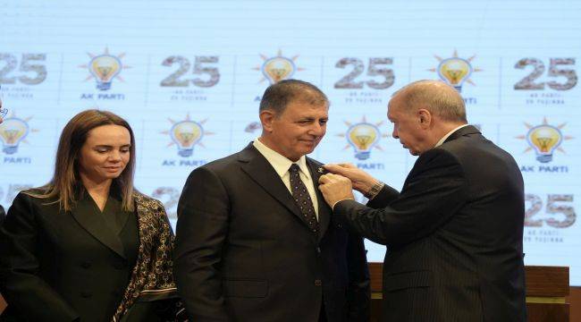 İzmir'de siyasi dengeleri değiştiren adım: Cemil Tugay AK Parti'ye katıldı